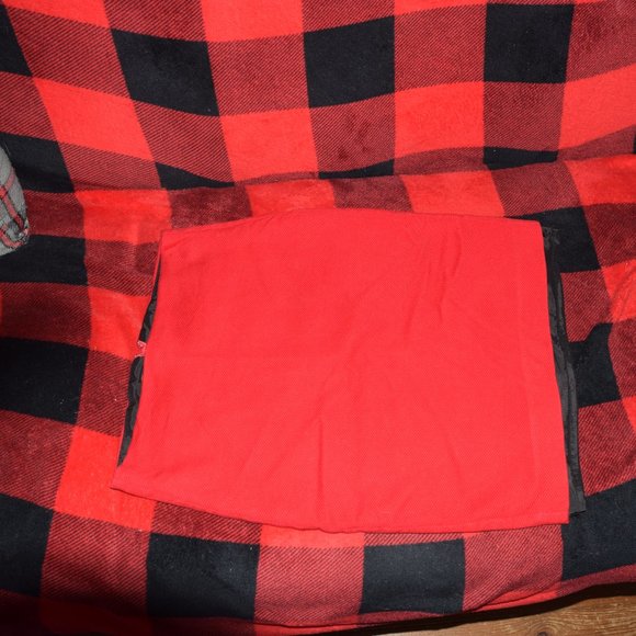 Red pencil skirt - Picture 2 of 4